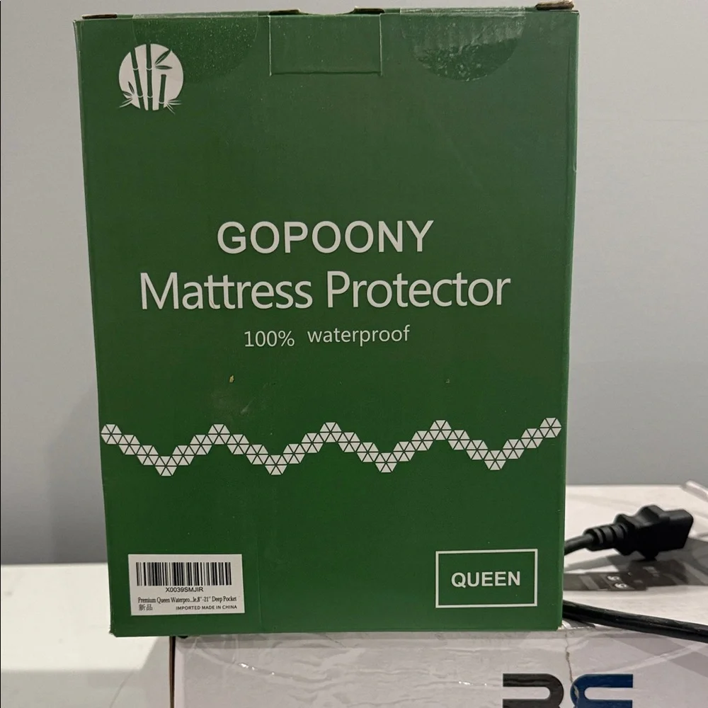 Queen Mattress Protector - Waterproof, Green